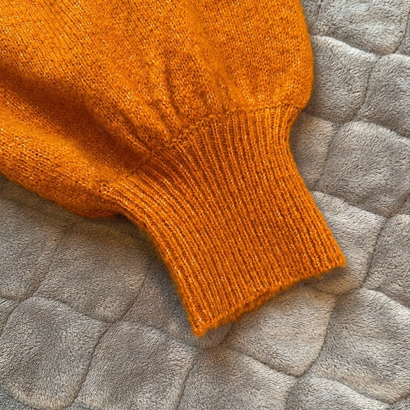 NWOT - Double Zero sweater. Size Medium. - Picture 9 of 12